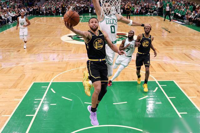 ESPN发布全球百大足球明星榜单：梅西再度入选十年！